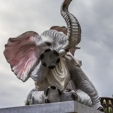 Les Elephants *